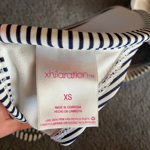 Striped bikini top! 👙 - Picture 3 of 3